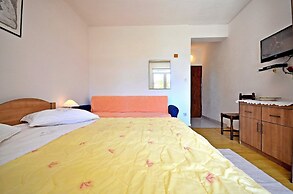 Apartments and Room Marin