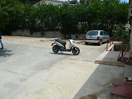 Apartments and Rooms Darinka