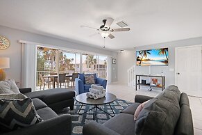 Dolphin Resort 3 Bedroom Home by RedAwning