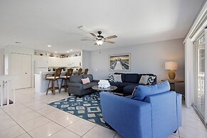 Dolphin Resort 3 Bedroom Home by RedAwning