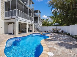 Dolphin Resort 3 Bedroom Home by RedAwning