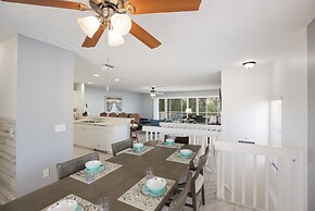 Dolphin Resort 3 Bedroom Home by RedAwning