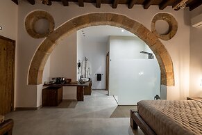 Ancient Knights Luxury Suites