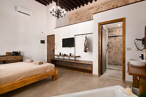 Ancient Knights Luxury Suites