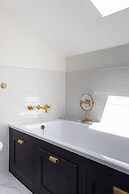 Oakington Road by Onefinestay