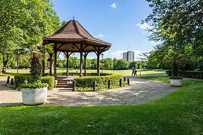 Oakington Road by Onefinestay