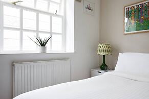 Bathurst Mews III by Onefinestay