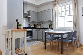 Bathurst Mews III by Onefinestay