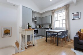 Bathurst Mews III by Onefinestay