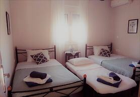 Gennadi Serenity House -beachfront Villa