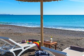 Gennadi Serenity House -beachfront Villa