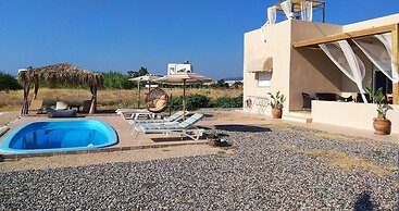 Gennadi Serenity House -beachfront Villa