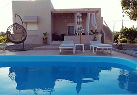 Gennadi Serenity House -beachfront Villa