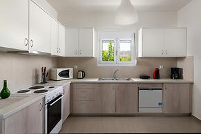 Gennadi Serenity House -beachfront Villa