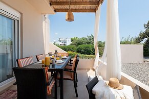 Gennadi Serenity House -beachfront Villa