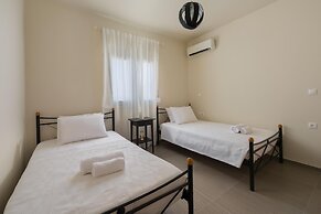 Gennadi Serenity House -beachfront Villa