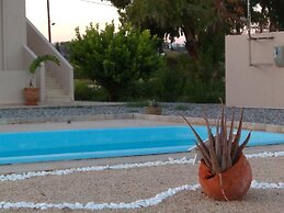 Gennadi Serenity House -beachfront Villa