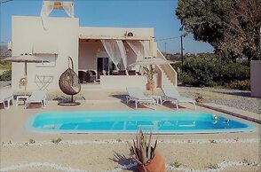 Gennadi Serenity House -beachfront Villa