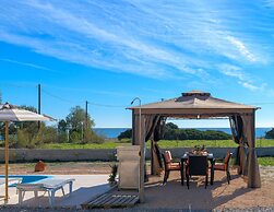 Gennadi Serenity House -beachfront Villa