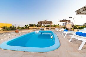 Gennadi Serenity House -beachfront Villa