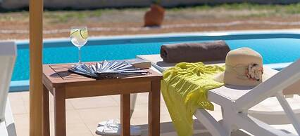 Gennadi Serenity House -beachfront Villa