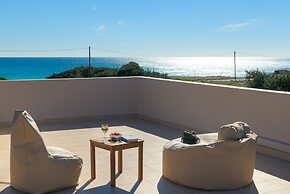 Gennadi Serenity House -beachfront Villa