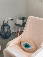 Gennadi Serenity House -beachfront Villa