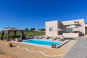 Gennadi Serenity House -beachfront Villa