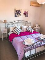 Gennadi Serenity House -beachfront Villa