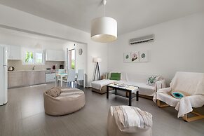 Gennadi Serenity House -beachfront Villa