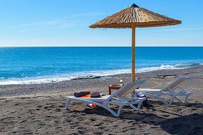 Gennadi Serenity House -beachfront Villa