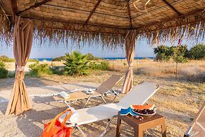 Gennadi Serenity House -beachfront Villa