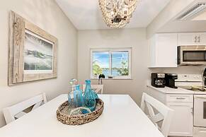 Anna Maria Island Beach Palms 8B