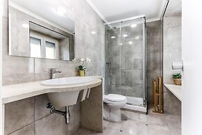 Belem Boutique III by Homing