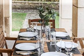 Belem Boutique II by Homing