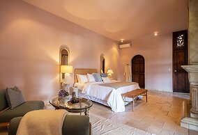 HOLT Magnificent 6BR Villa in Malanquin Golf Club