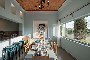 HOLT Magnificent 6BR Villa in Malanquin Golf Club