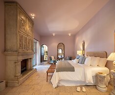 HOLT Magnificent 6BR Villa in Malanquin Golf Club