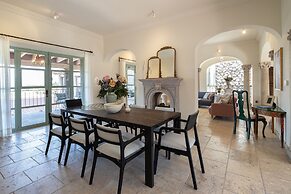 HOLT Magnificent 6BR Villa in Malanquin Golf Club