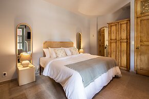 HOLT Magnificent 6BR Villa in Malanquin Golf Club