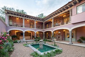 HOLT Magnificent 6BR Villa in Malanquin Golf Club