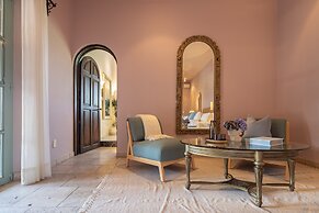 HOLT Magnificent 6BR Villa in Malanquin Golf Club