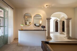 HOLT Magnificent 6BR Villa in Malanquin Golf Club