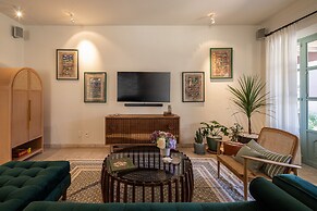 HOLT Magnificent 6BR Villa in Malanquin Golf Club