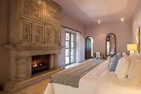 HOLT Magnificent 6BR Villa in Malanquin Golf Club