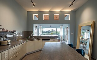 HOLT Magnificent 6BR Villa in Malanquin Golf Club