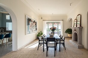 HOLT Magnificent 6BR Villa in Malanquin Golf Club