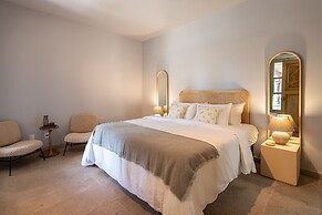 HOLT Magnificent 6BR Villa in Malanquin Golf Club