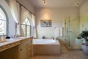 HOLT Magnificent 6BR Villa in Malanquin Golf Club