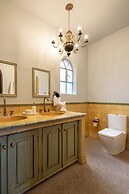 HOLT Magnificent 6BR Villa in Malanquin Golf Club